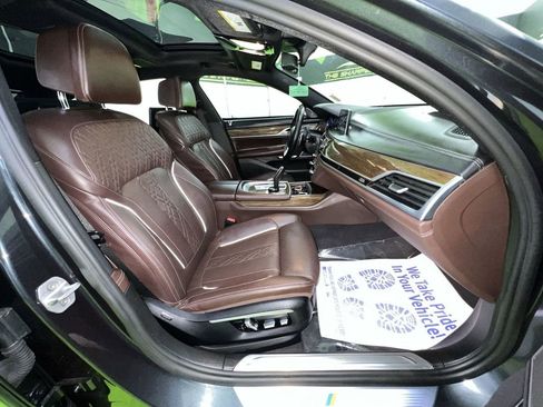 Used 2017 BMW 750i xDrive AWD/4WD image 30