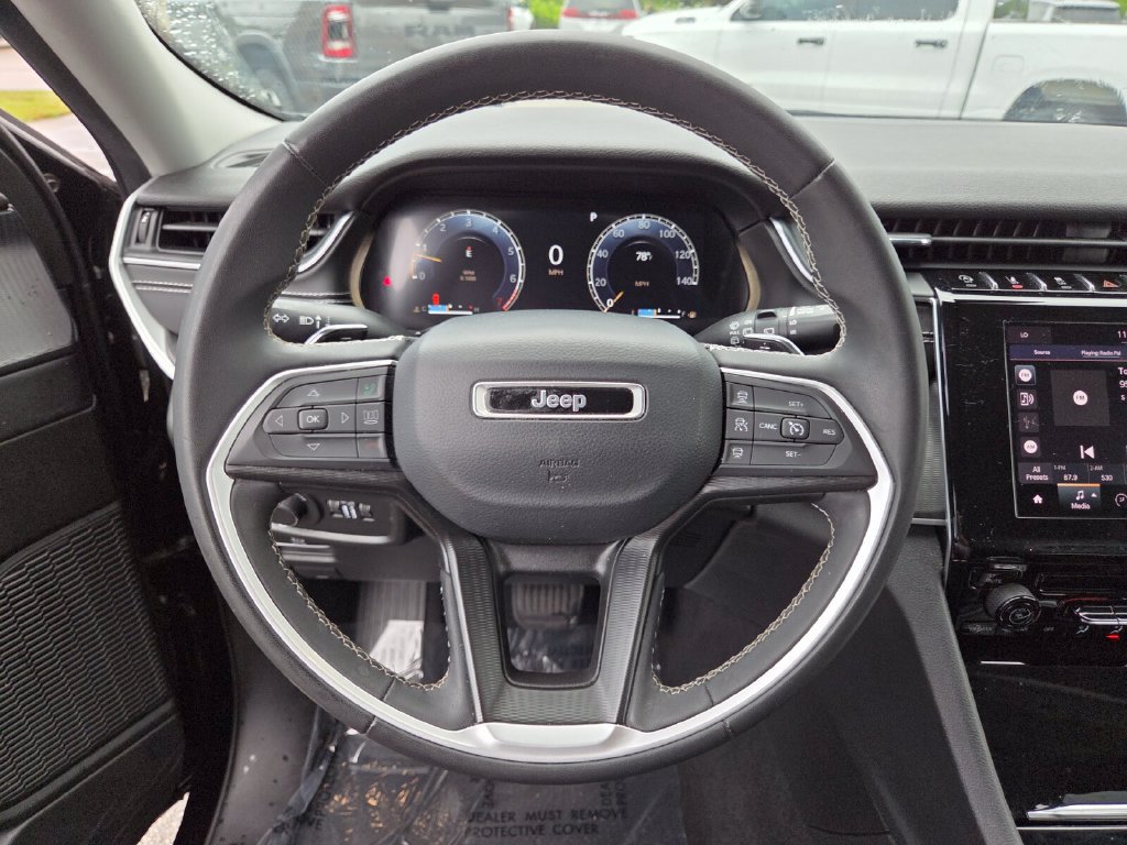 Used 2023 Jeep Grand Cherokee L Laredo AWD/4WD image 34