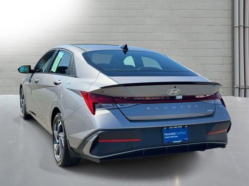 Used 2025 Hyundai Elantra SEL FWD image 5