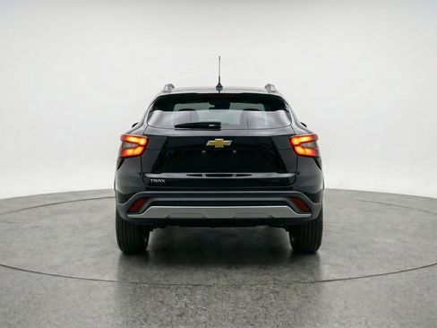 Used 2025 Chevrolet Trax LT w/ LT Convenience Package FWD image 7