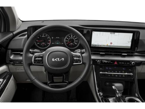Used 2024 Kia Carnival EX FWD image 10