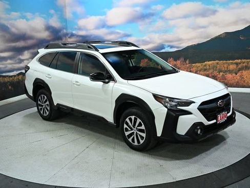 Used 2025 Subaru Outback Premium AWD/4WD image 2