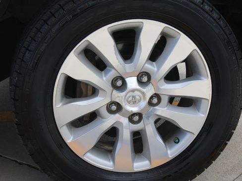 Used 2016 Toyota Sequoia Platinum RWD image 18