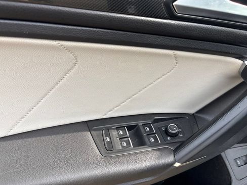 Used 2018 Volkswagen Tiguan SEL Premium w/ R-Line Package FWD image 12