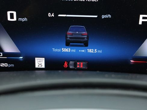 Used 2025 BMW X7 M60i image 13