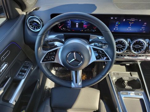 Used 2025 Mercedes-Benz GLB 250 image 11