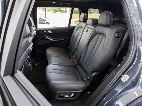 Used 2021 BMW X7 xDrive40i w/ M Sport Package AWD/4WD image 30