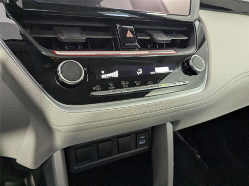 Used 2024 Toyota Corolla Cross L image 16