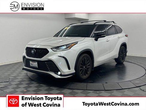Certified 2024 Toyota Highlander XSE FWD image 1
