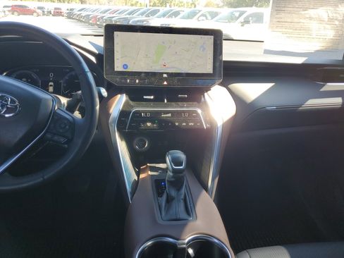 Used 2024 Toyota Venza Limited image 16
