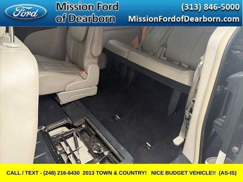Used 2013 Chrysler Town & Country Touring image 6