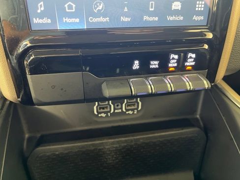 Used 2022 RAM 1500 Laramie AWD/4WD image 36