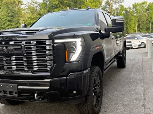 Used 2025 GMC Sierra 3500 Denali Ultimate AWD/4WD image 5