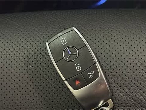 Used 2024 Mercedes-Benz GLS 580 GLS 580 image 40