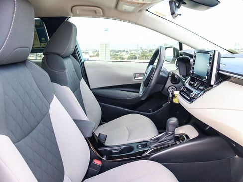 Used 2021 Toyota Corolla LE image 15