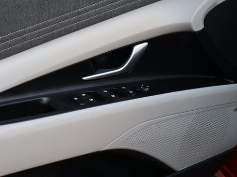 Certified 2022 Hyundai Elantra Limited image 22