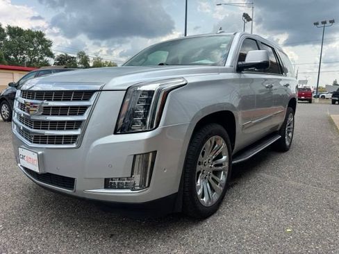Used 2020 Cadillac Escalade Luxury w/ LPO, Radiant Package AWD/4WD image 3