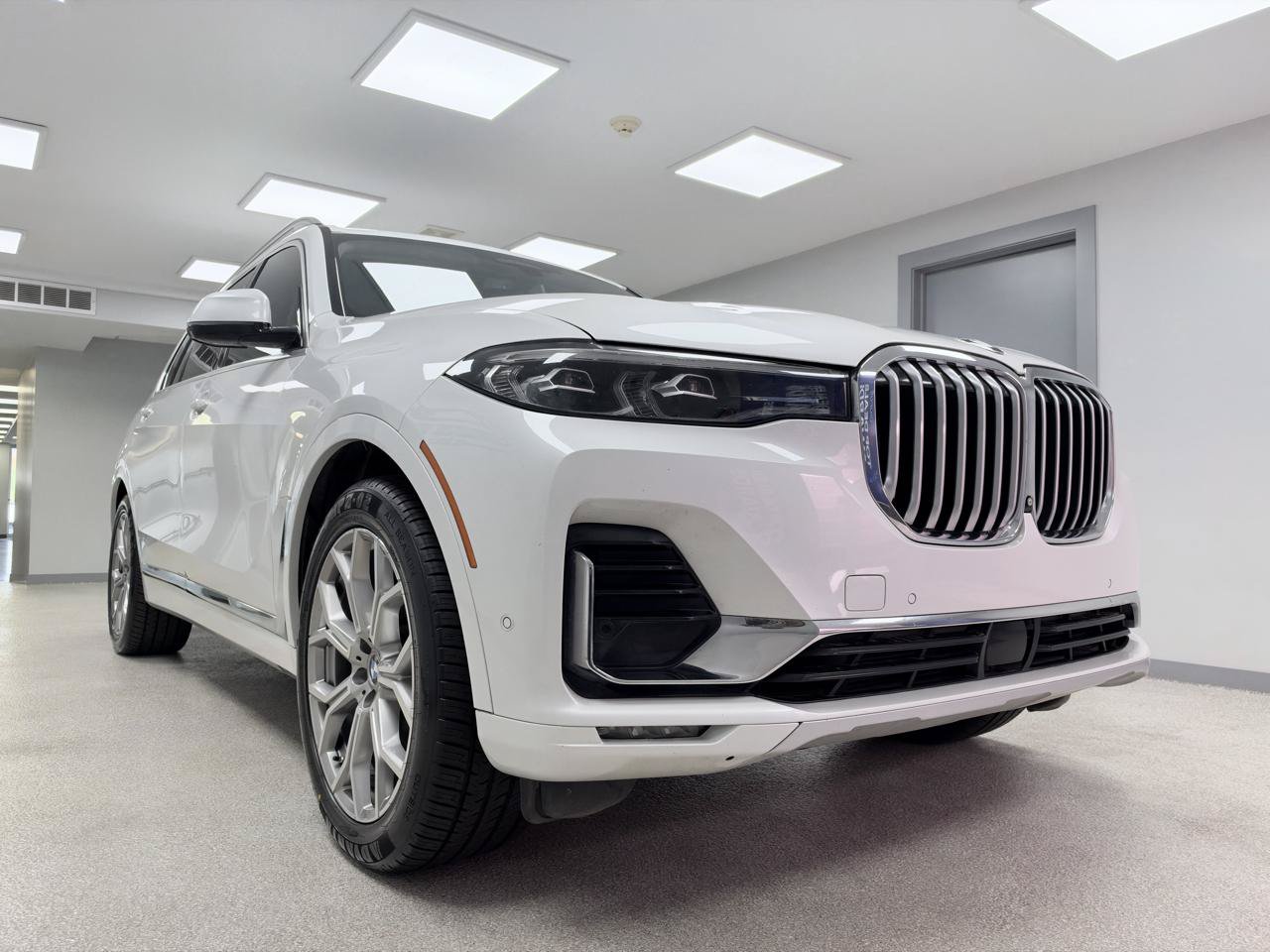 Used 2021 BMW X7 xDrive40i w/ Premium Package AWD/4WD image 4