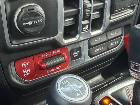Used 2018 Jeep Wrangler Unlimited Rubicon w/ Safety Group AWD/4WD image 27
