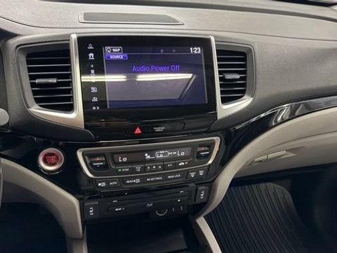 Used 2018 Honda Pilot Touring image 39