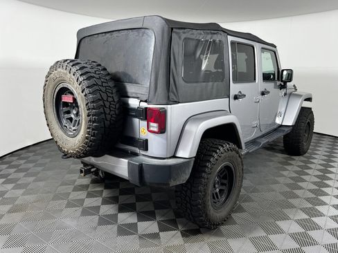 Used 2018 Jeep Wrangler Unlimited Sahara AWD/4WD image 5