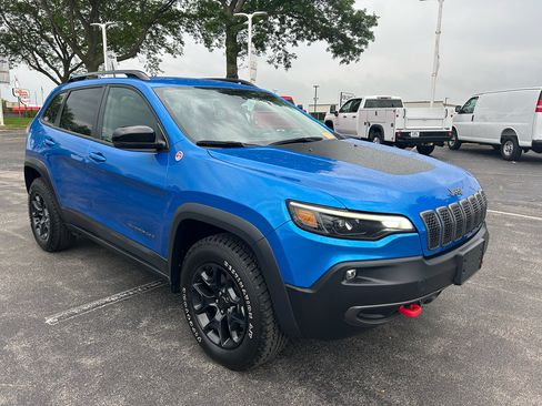 Used 2022 Jeep Cherokee Trailhawk w/ Premium Leather Package AWD/4WD image 3