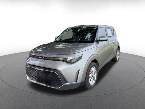 Used 2025 Kia Soul LX w/ LX Technology Package FWD image 5