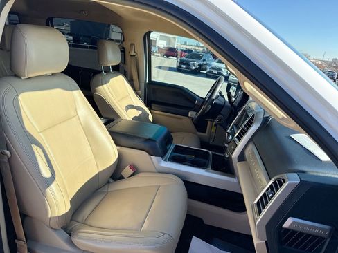 Used 2017 Ford F250 Lariat w/ Chrome Package image 28