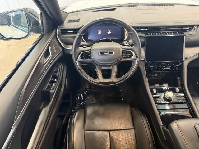 Used 2025 Jeep Grand Cherokee Overland w/ Adv Protech Group III AWD/4WD image 14
