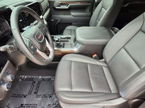 Used 2025 GMC Sierra 1500 Elevation w/ Elevation Premium Package image 4
