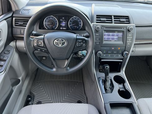 Used 2017 Toyota Camry LE FWD image 31