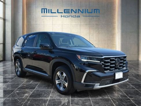 Used 2025 Honda Pilot EX-L image 6