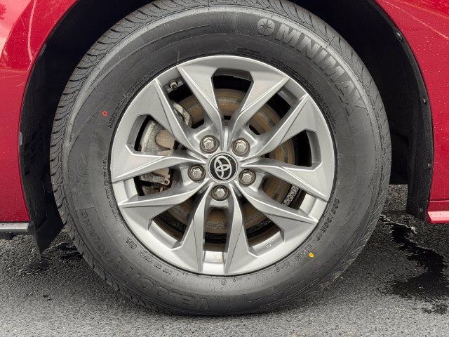 Certified 2022 Toyota Sienna LE FWD image 11