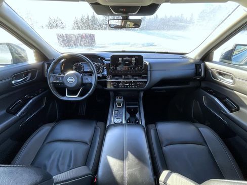 Used 2024 Nissan Pathfinder SL image 15