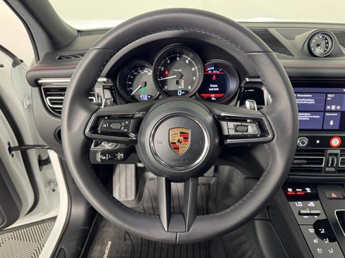 Certified 2026 Porsche Macan AWD/4WD image 30