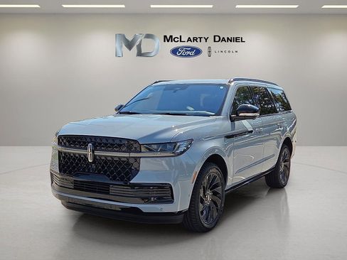 New 2025 Lincoln Navigator Reserve w/ Jet Appearance Package AWD/4WD image 2