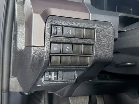 Certified 2025 Toyota Tacoma SR5 AWD/4WD image 11