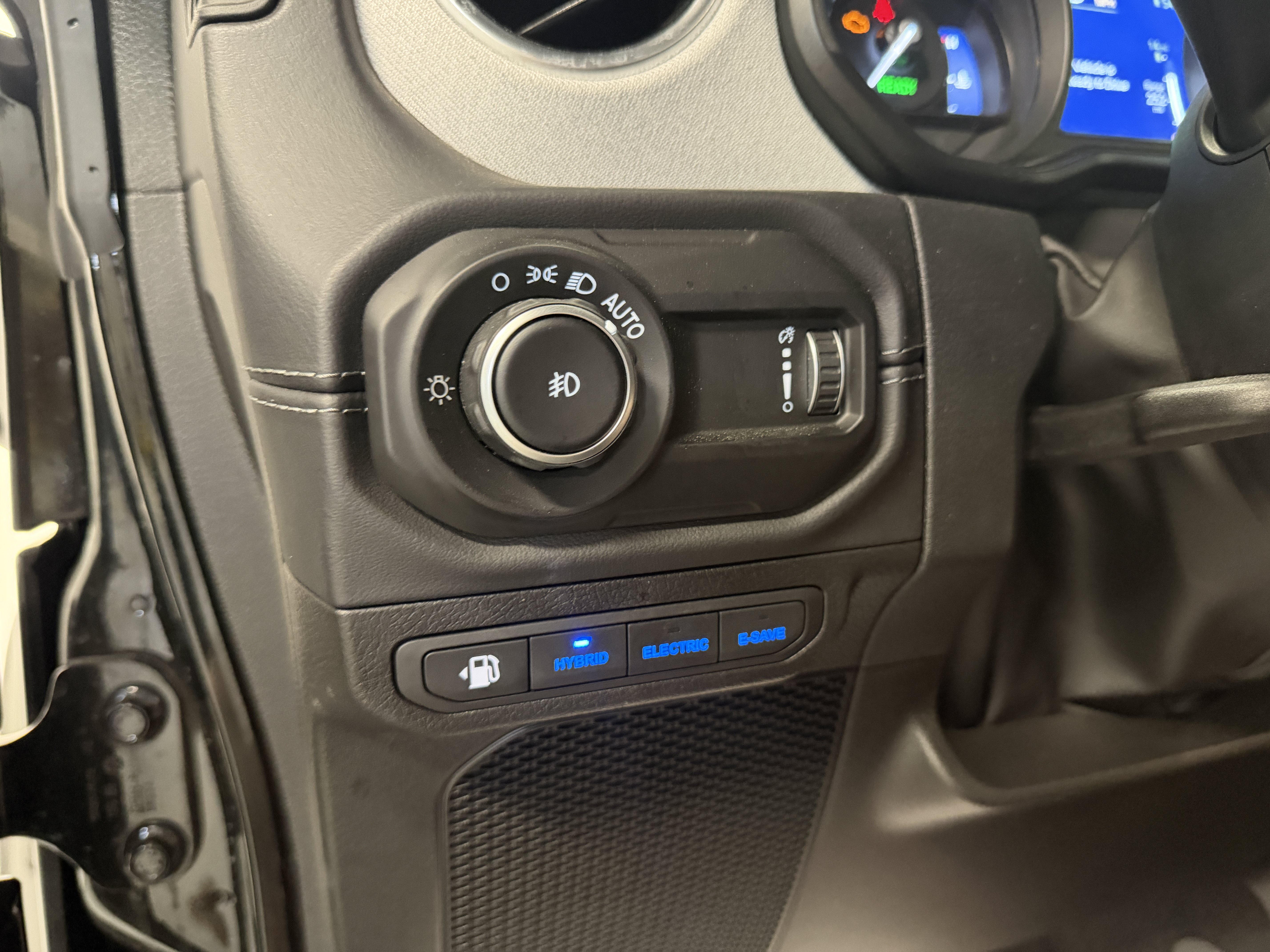 Used 2025 Jeep Wrangler Unlimited Sahara w/ Safety Group AWD/4WD image 17