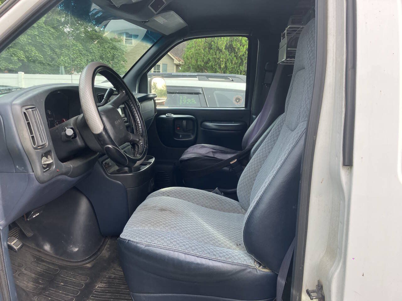 Used 2000 GMC Savana 3500 w/ Convenience Pkg RWD image 4