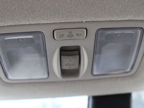 Used 2025 Hyundai Venue SEL FWD image 23