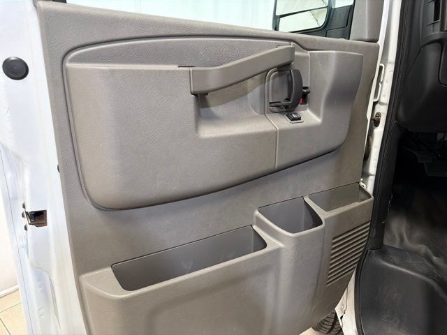 Used 2018 GMC Savana 2500 RWD image 10