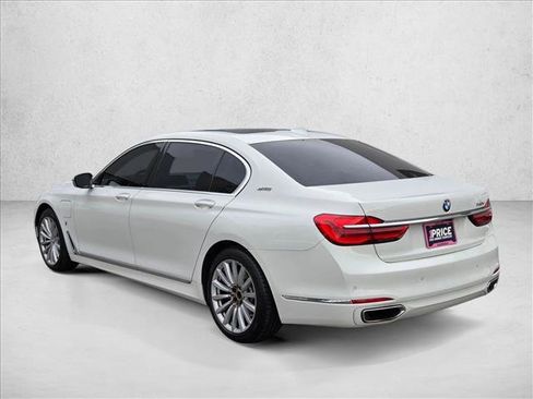 Used 2018 BMW 740e xDrive image 8