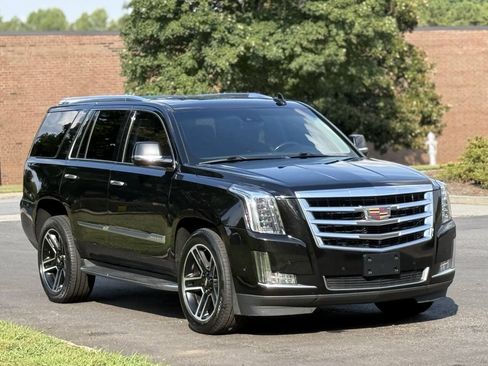 Used 2020 Cadillac Escalade Luxury AWD/4WD image 4