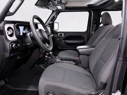 Used 2024 Jeep Wrangler Unlimited AWD/4WD image 15
