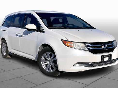 Used 2017 Honda Odyssey SE image 2