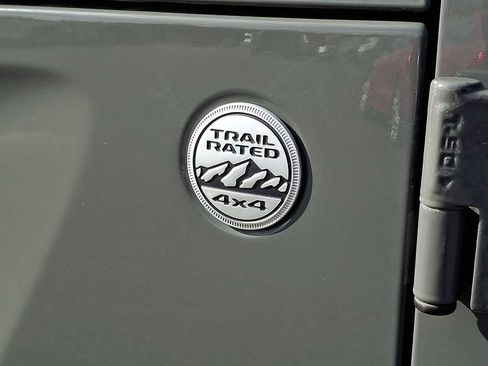 Used 2018 Jeep Wrangler Unlimited Sahara image 25