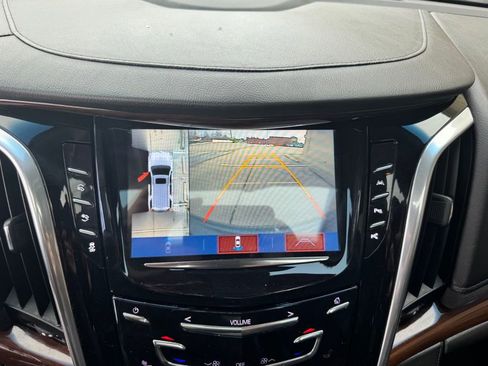 Used 2018 Cadillac Escalade ESV Luxury image 26