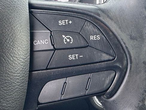 Used 2015 Dodge Charger SE image 9