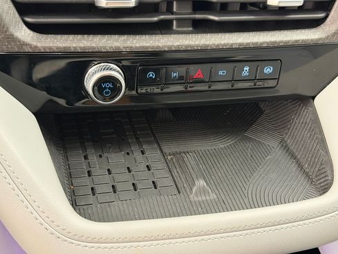 Used 2025 Ford Explorer Platinum w/ Ultimate Package AWD/4WD image 18