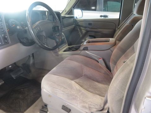 Used 2004 Chevrolet Suburban LS w/ Preferred Equipment Group AWD/4WD image 17